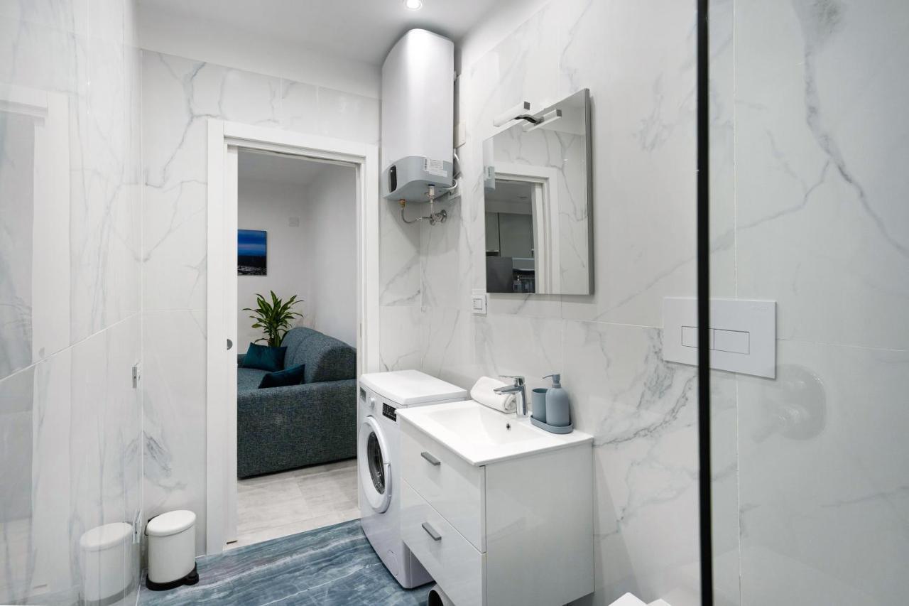 Ampolla House Apartment เนเปิลส์ ภายนอก รูปภาพ