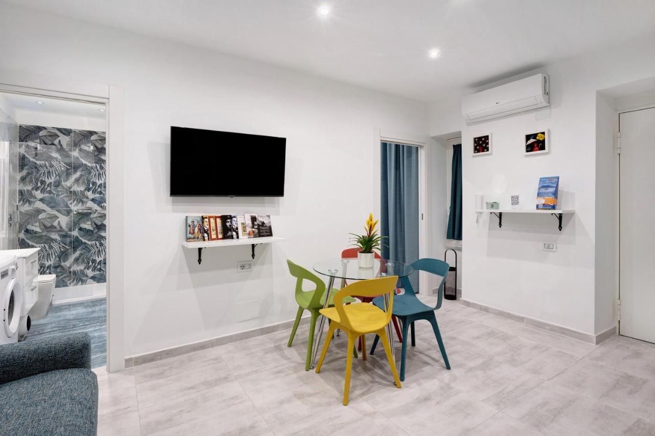 Ampolla House Apartment เนเปิลส์ ภายนอก รูปภาพ